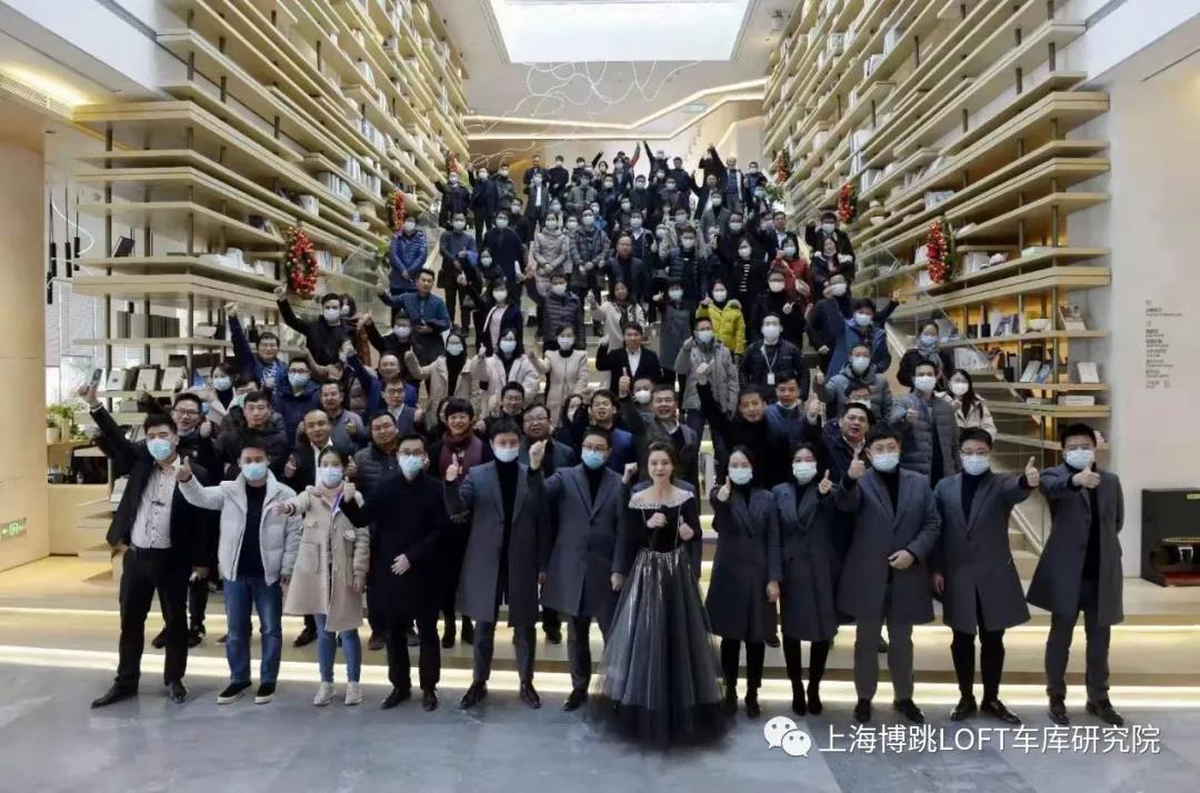 牡丹江全国一百多人在华侨城汉口道6号参观研讨LOFT专利车库技术！